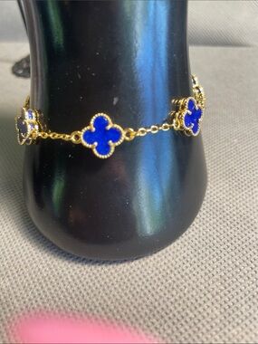 Gold Chain Bracelet with Blue Clover Motifs detailed backs adjustable size